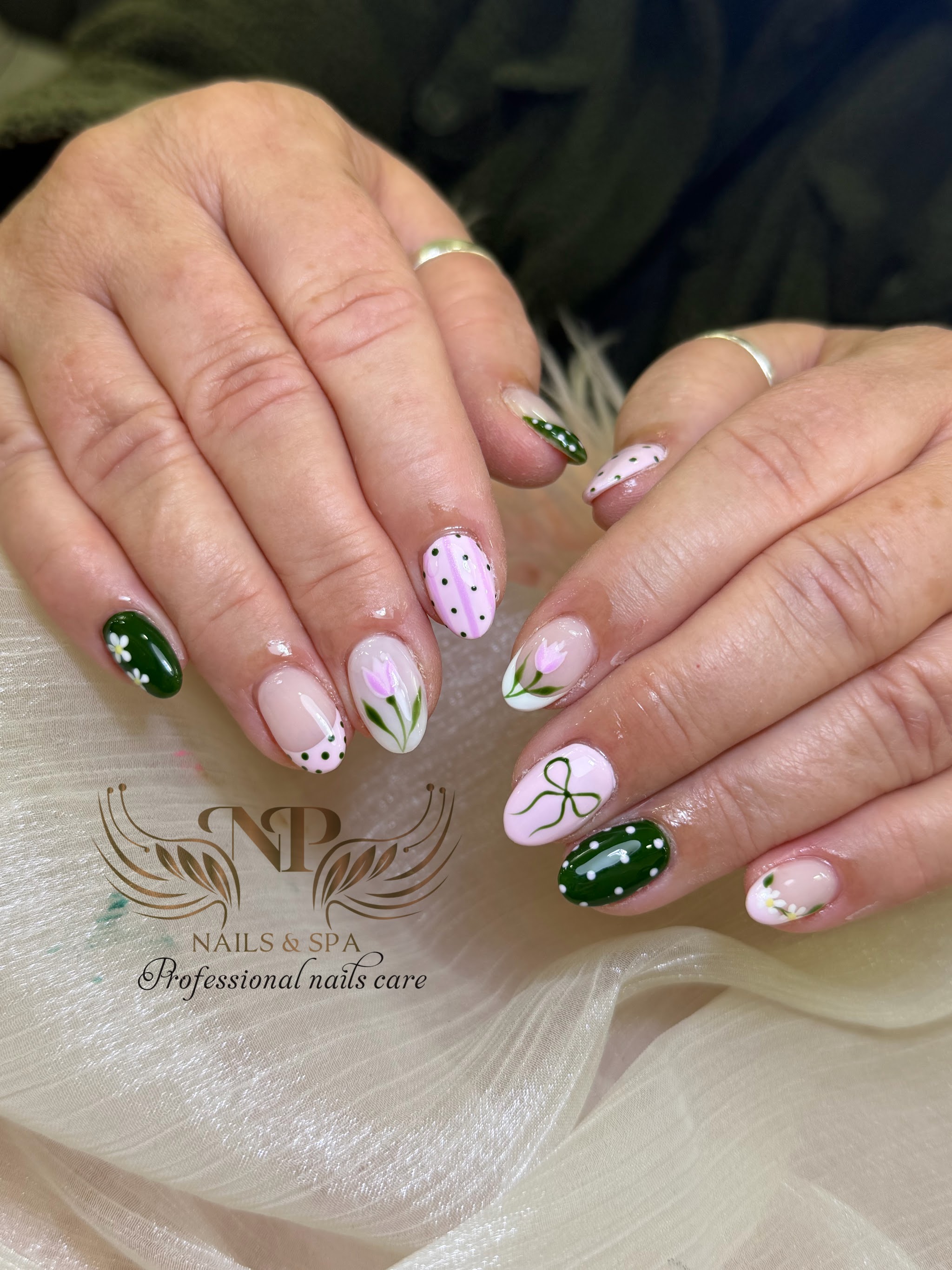 Pastel set with bows, tulips and green dots